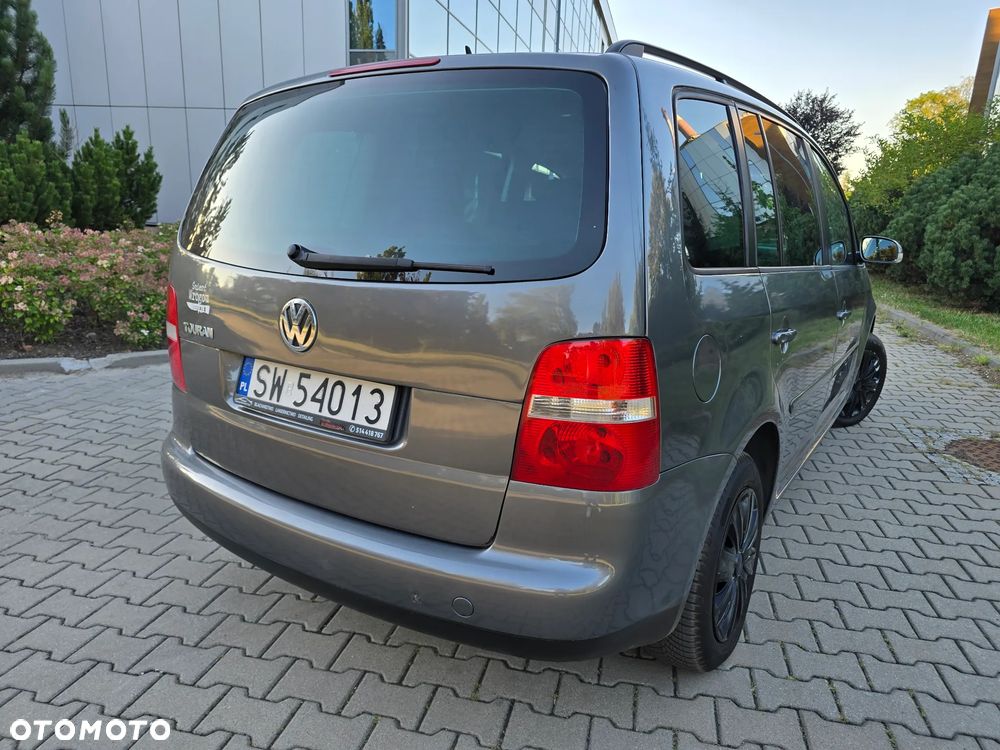 Volkswagen Touran 1.6 FSI - 1