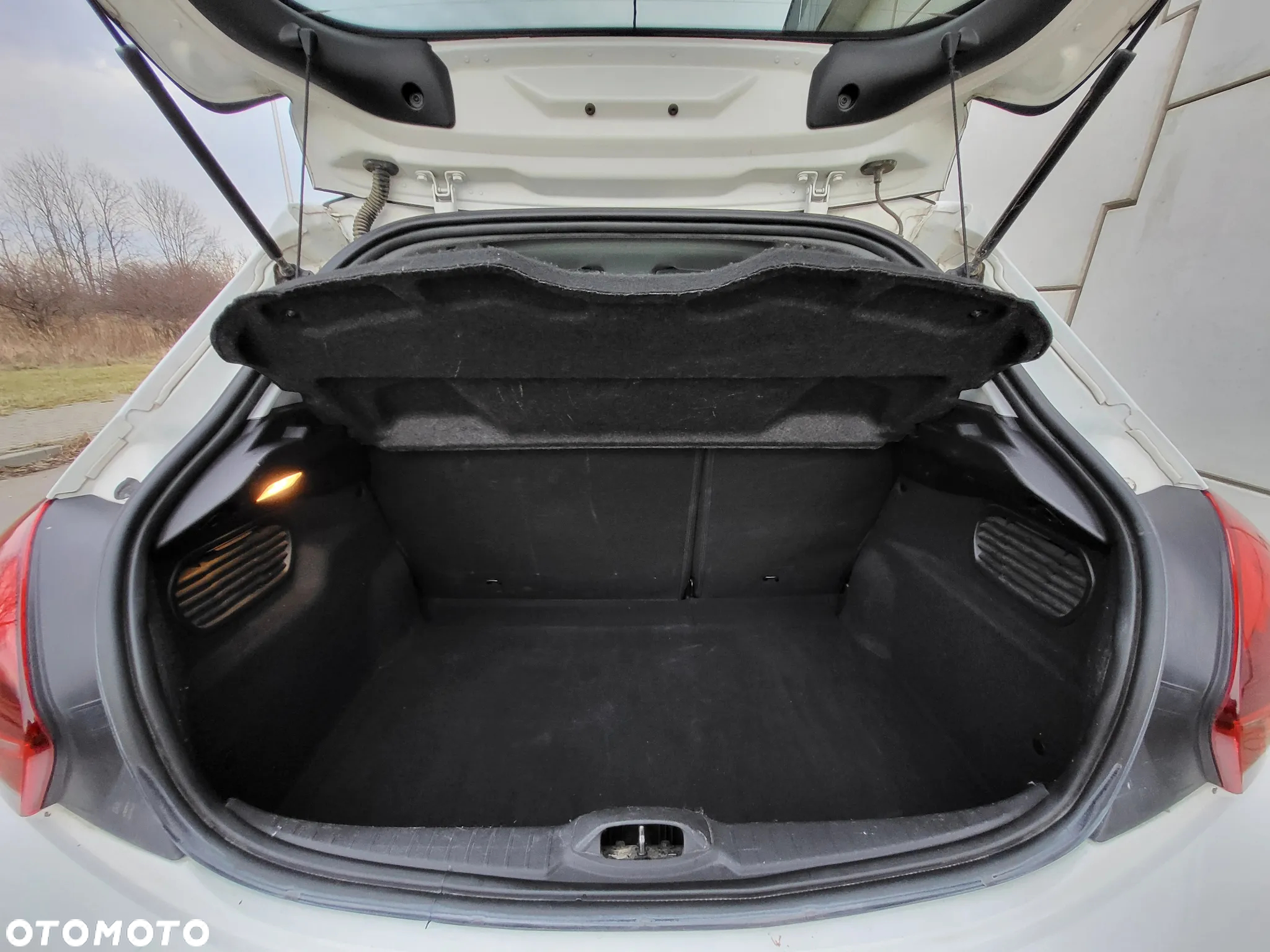 Peugeot 208 - 20