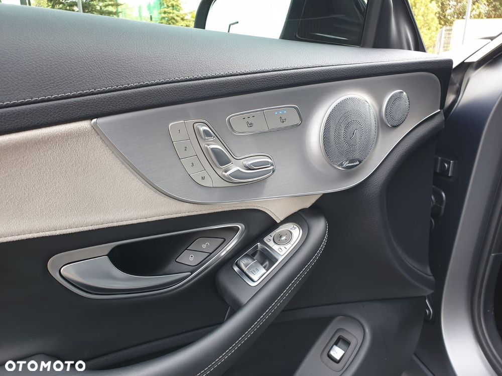Mercedes-Benz Klasa C AMG 63 S AMG Speedshift 7G-MCT - 17