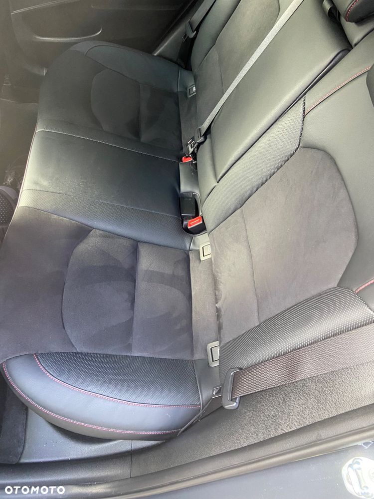 Kia Ceed 1.6 T-GDI GT - 17