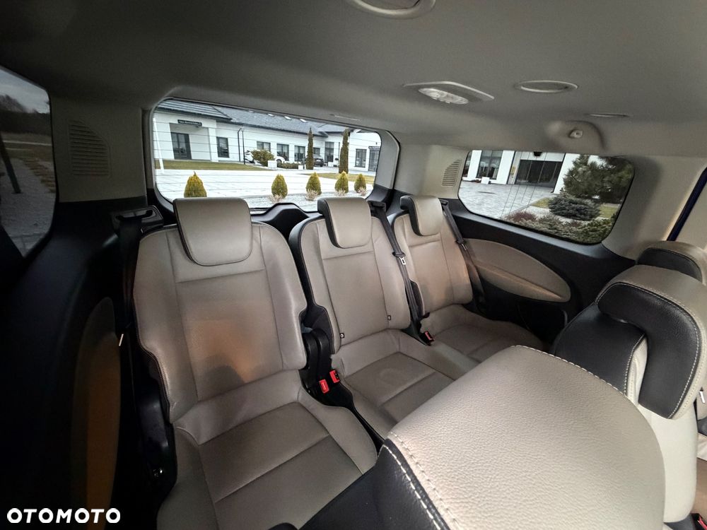 Ford Tourneo Custom - 21