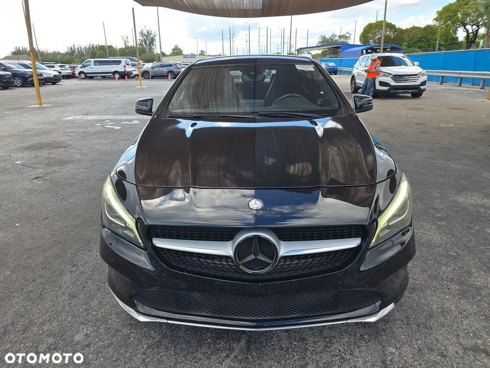 Mercedes-Benz CLA 250 7G-DCT AMG Line - 2