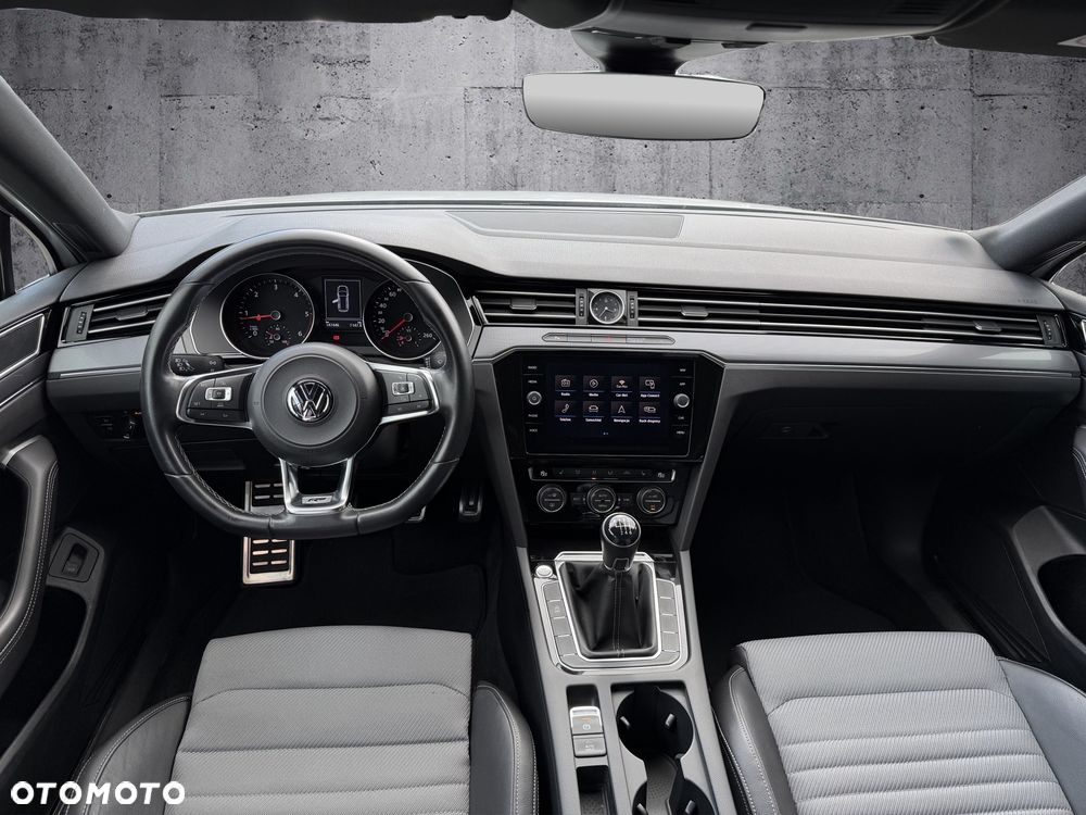Volkswagen Passat - 12