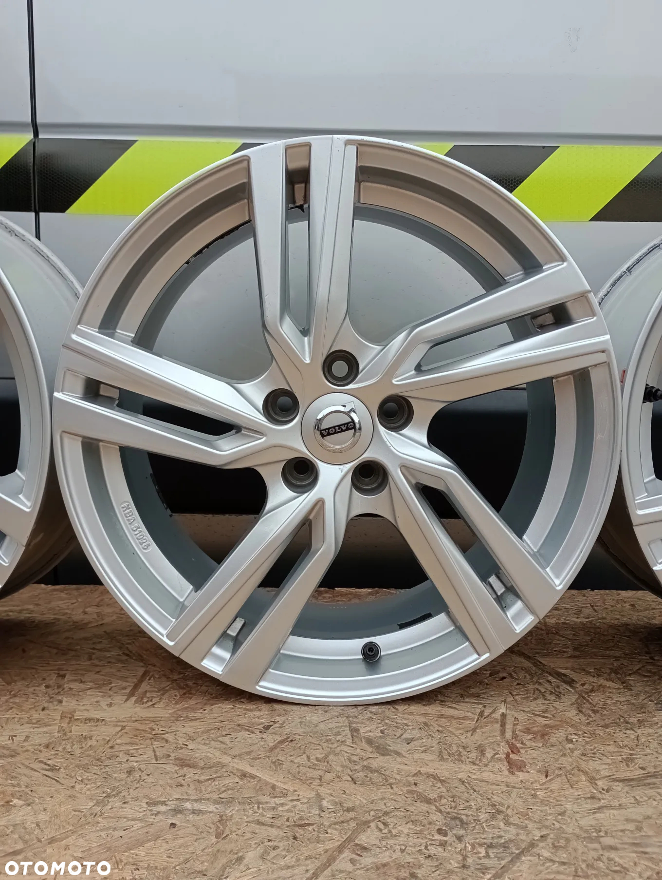 FELGI ALUMINIOWE 5x108 R18 8J ET42,5 63,4 VOLVO C30 C70 EX30 S40 S60 S80 S90 V40 V50 V60 V70 V90 XC40 XC60 XC70 XC90 - 5