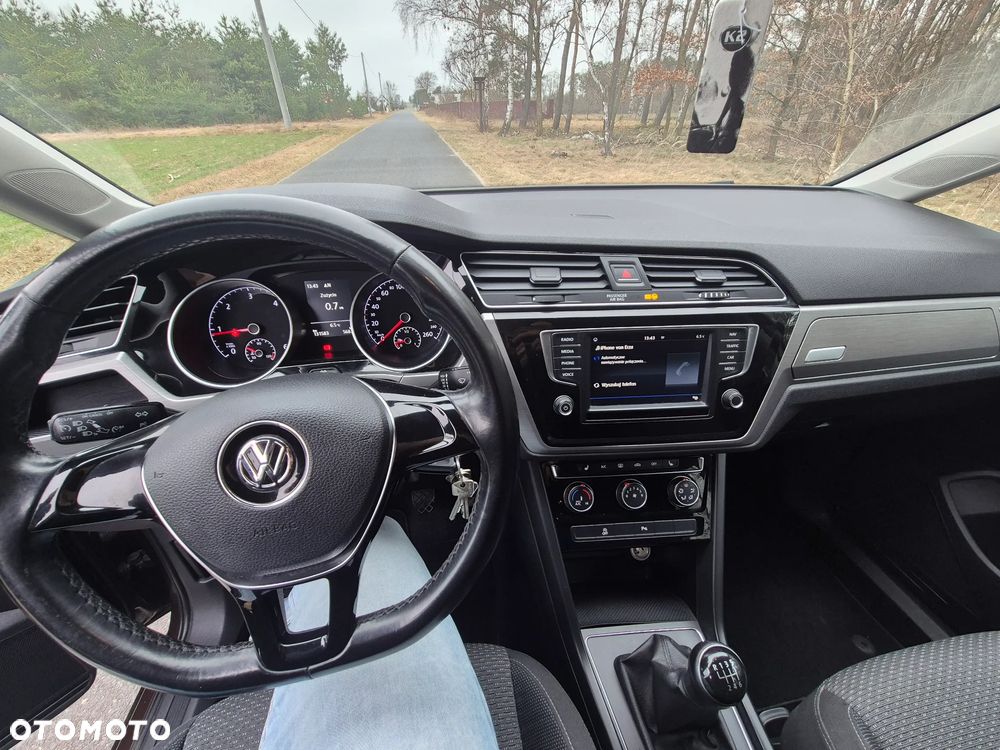 Volkswagen Touran - 10