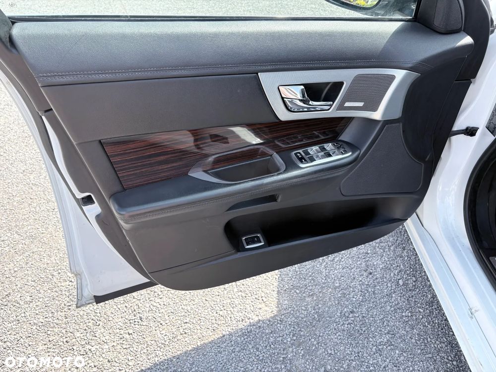 Jaguar XF 3.0 V6 D Premium Luxury - 17
