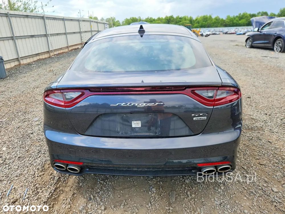 Kia Stinger - 12