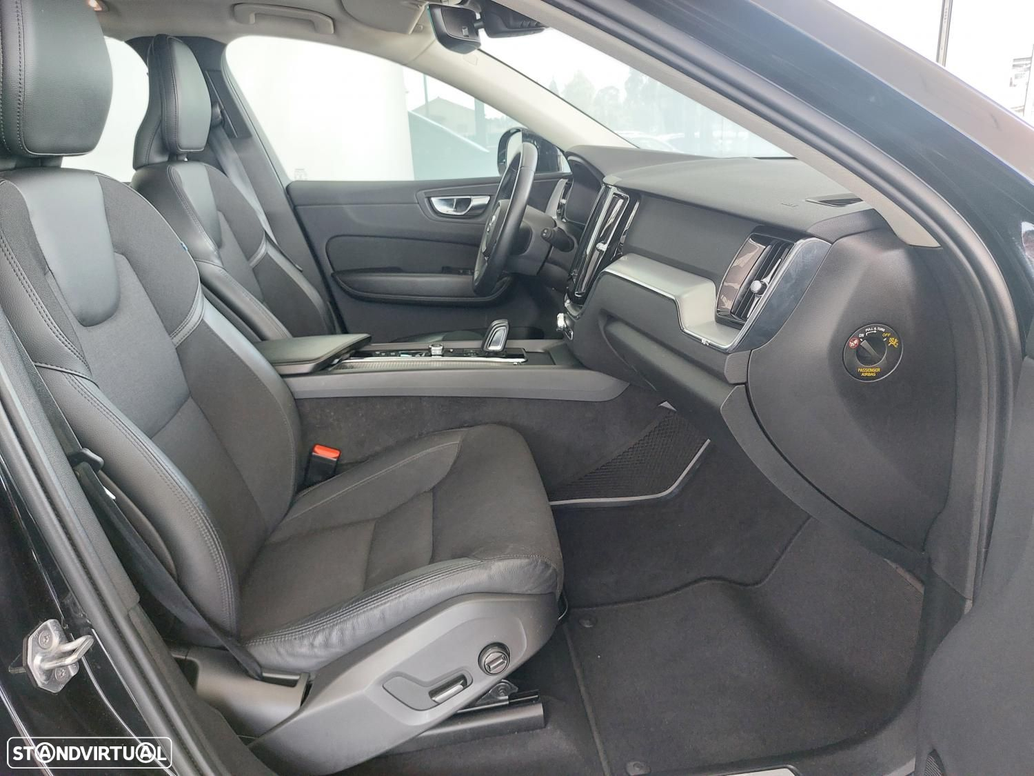 Volvo XC 60 2.0 T8 PHEV Momentum AWD - 48