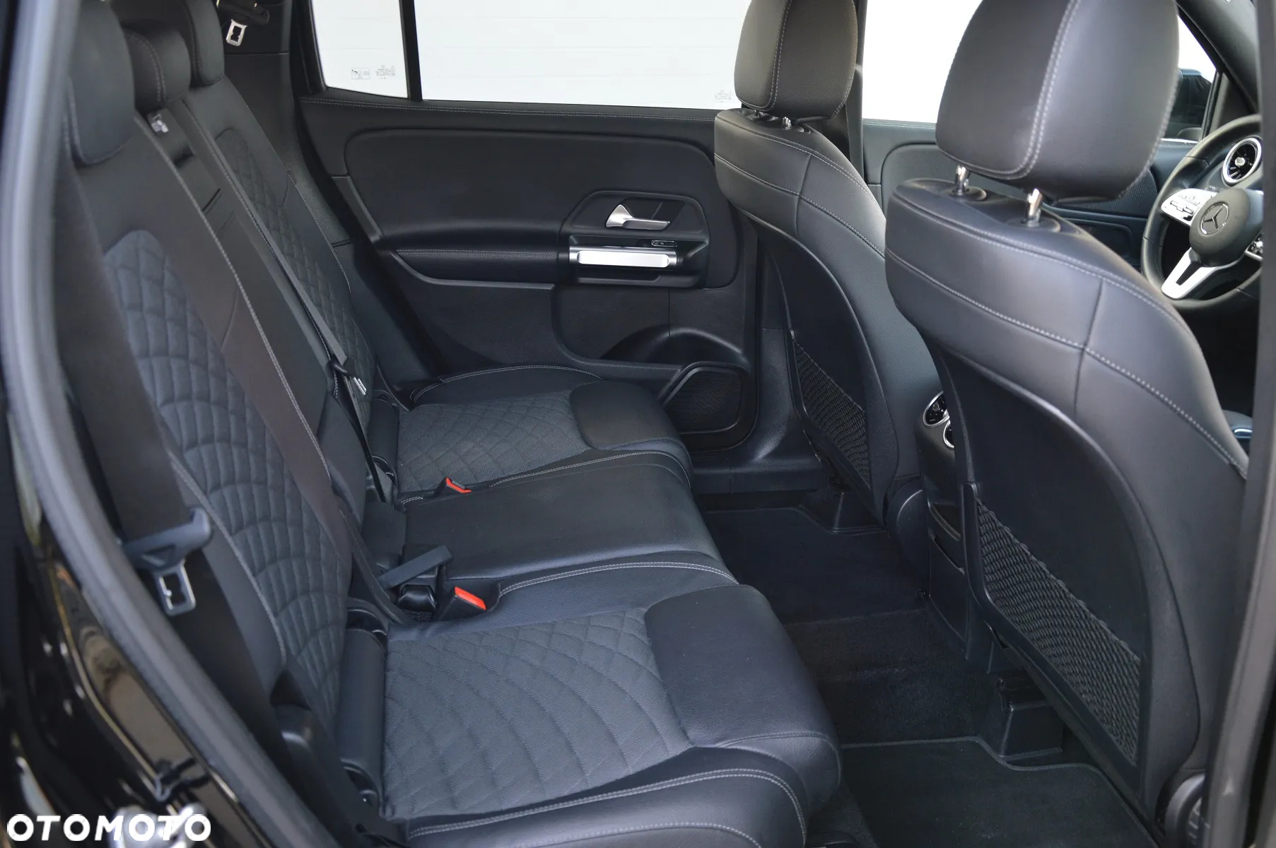 Mercedes-Benz GLB 200 d 8G-DCT Progressive - 17