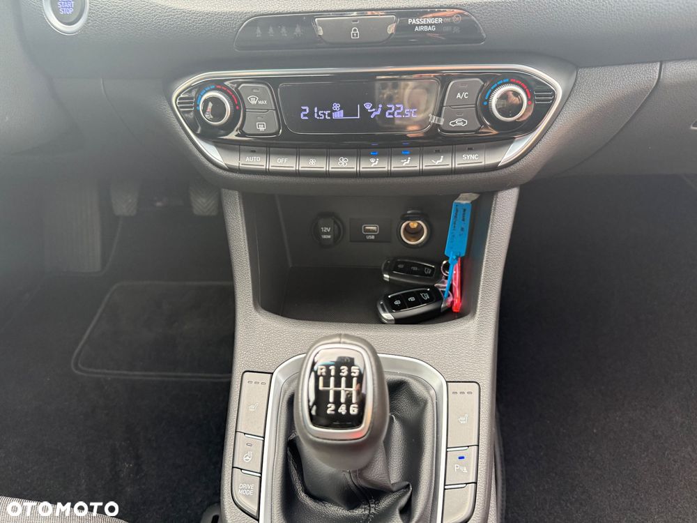 Hyundai i30 Kombi 1.5 T-GDI 48V-Hybrid Intro - 11