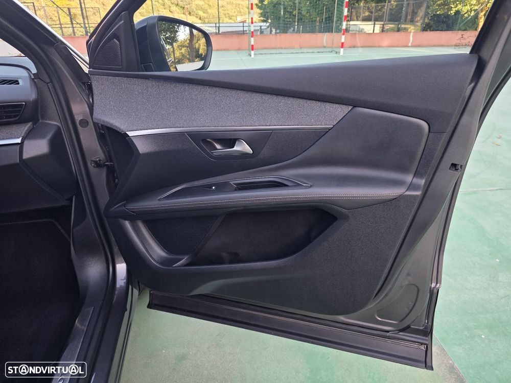 Peugeot 3008 1.6 Hybrid GT Pack e-EAT8 - 34