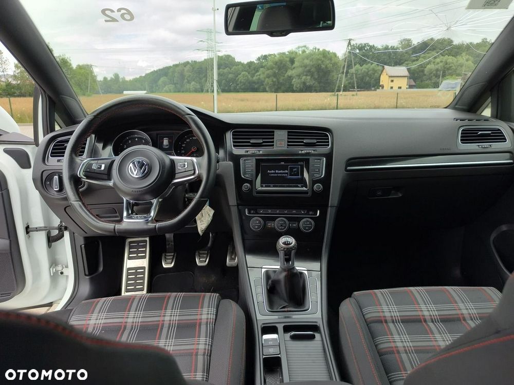 Volkswagen Golf - 11