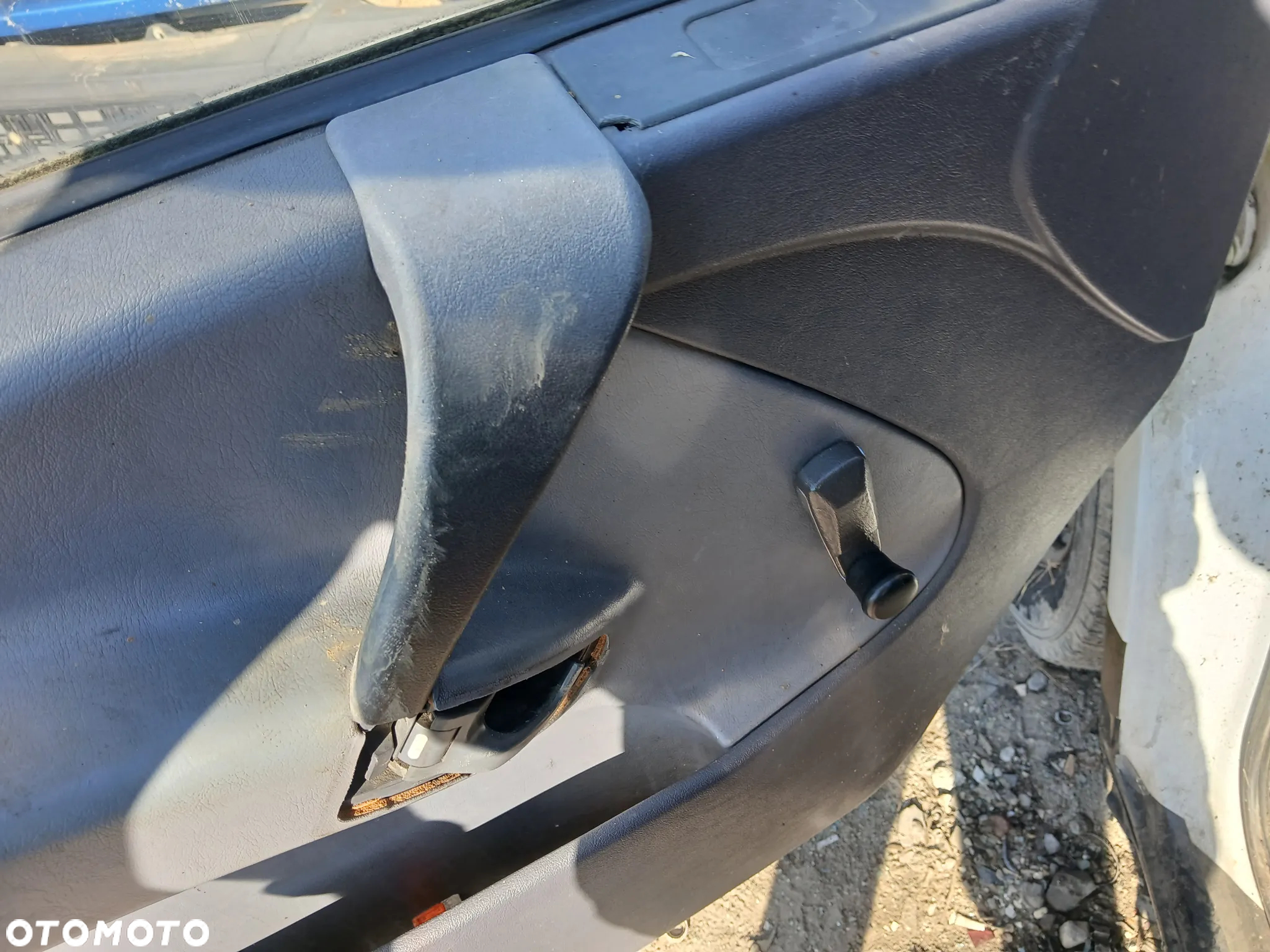 mercedes vito W638 fotel fotele 2 oraz 3 rząd kanapa deska kokpit podsufitka boczek boczki klamka - 2