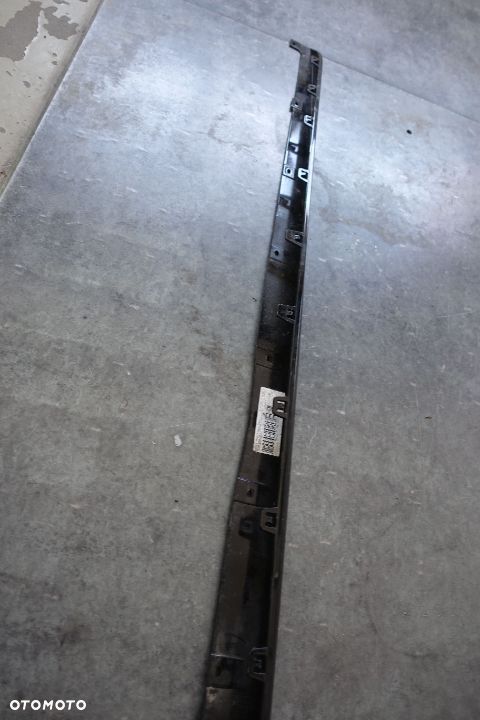 LISTWA PROGOWA PRAWA BMW F40 - 4