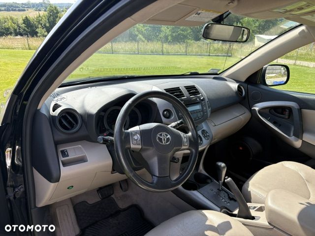Toyota RAV4 - 4