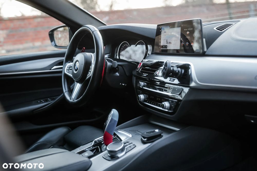 BMW Seria 5 520d M Sport - 14