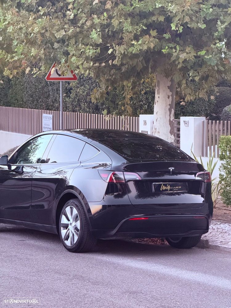 Tesla Model Y Long Range Dual Motor AWD - 26
