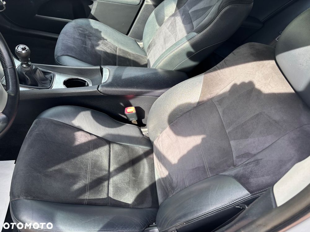 Toyota Avensis - 10