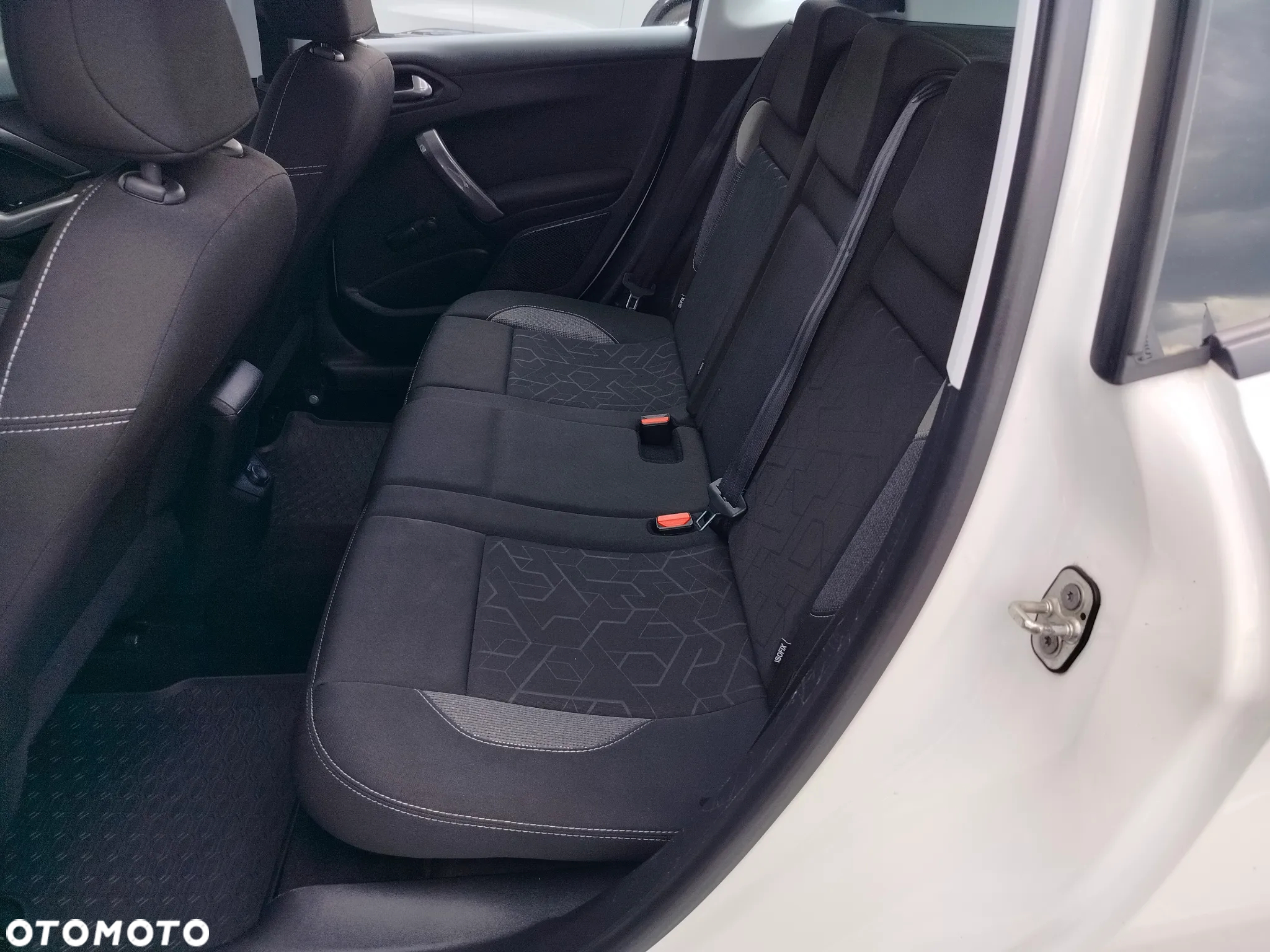 Peugeot 2008 1.2 Pure Tech Style S&S - 13