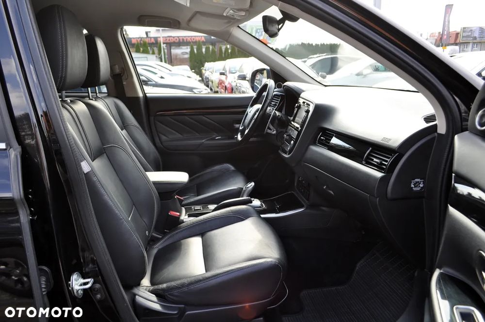 Mitsubishi Outlander - 31