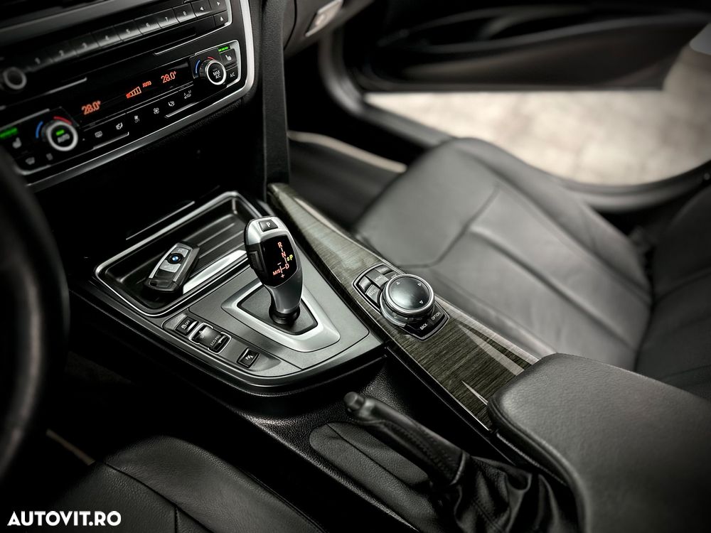 BMW Seria 3 320d Aut. Luxury Line - 22