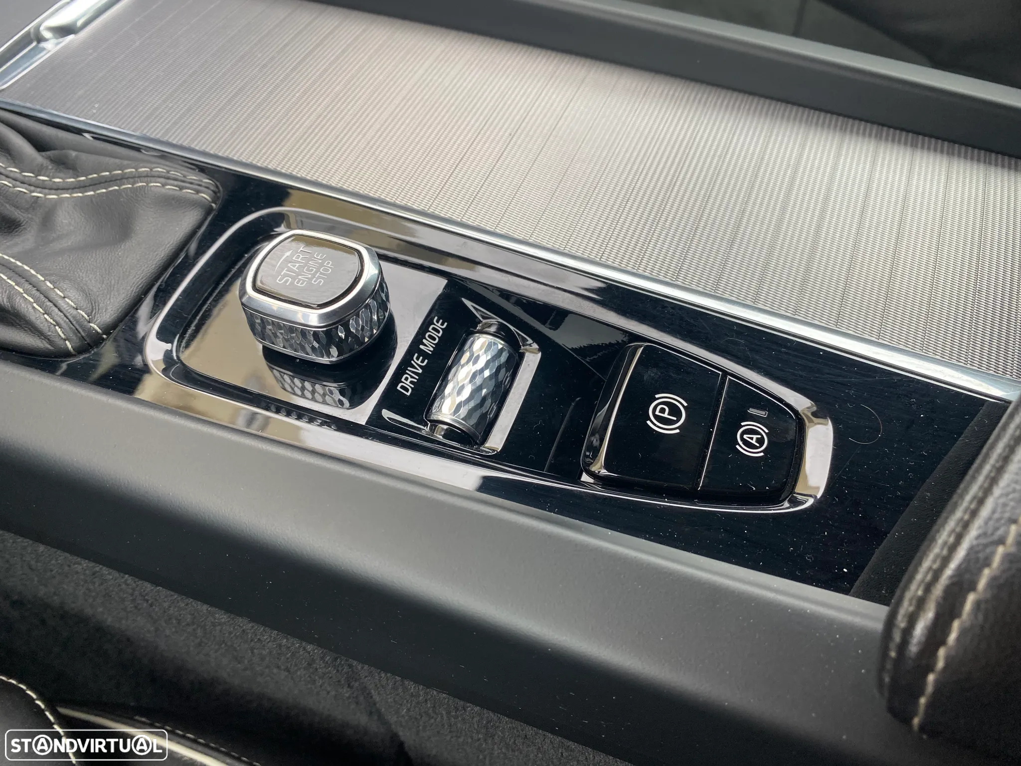 Volvo XC 60 2.0 D4 R-Design Geartronic - 30