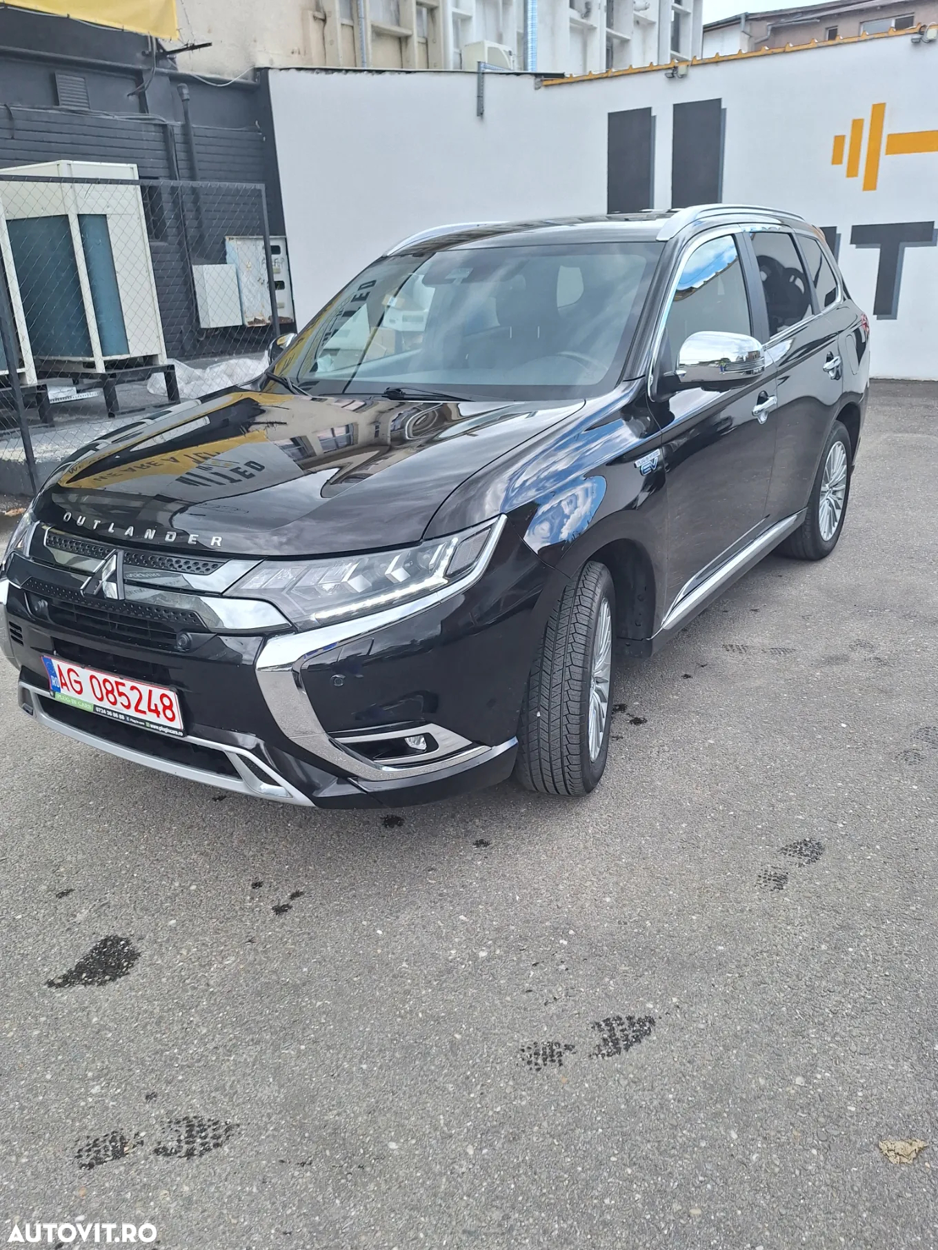 Mitsubishi Outlander 2.4 4WD Plug-In Hybrid Top - 11