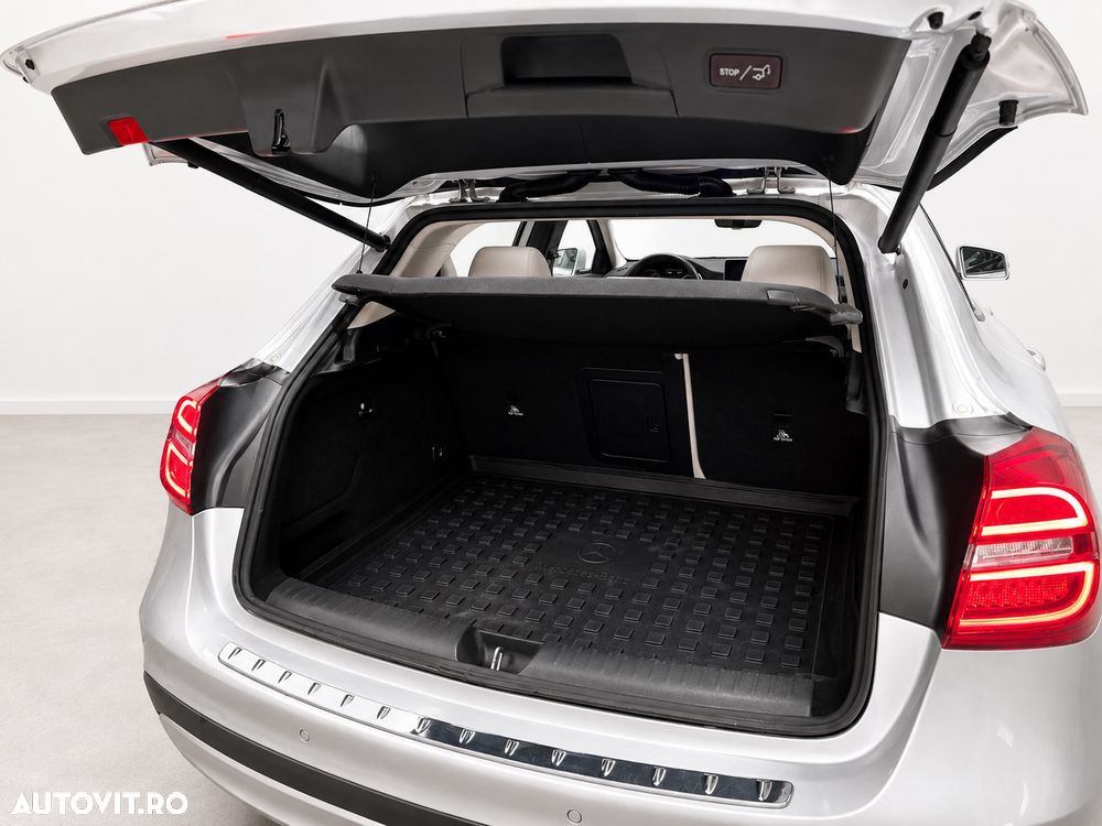 Mercedes-Benz GLA - 10