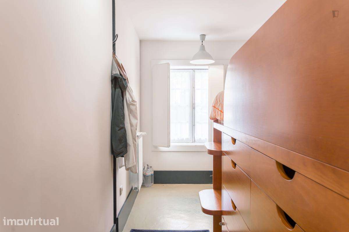 Quarto - localizado em Paranhos Porto - Grande imagem: 2/30
