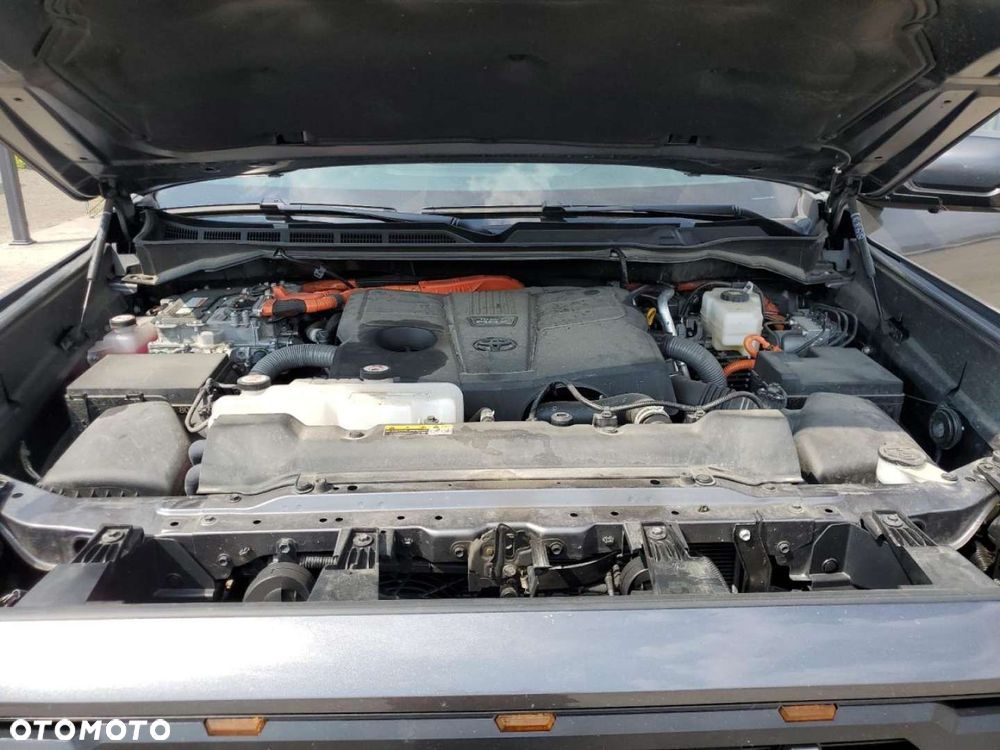 Toyota Sequoia - 7