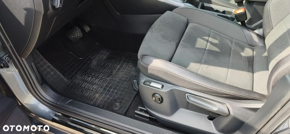 Volkswagen T-Roc - 8