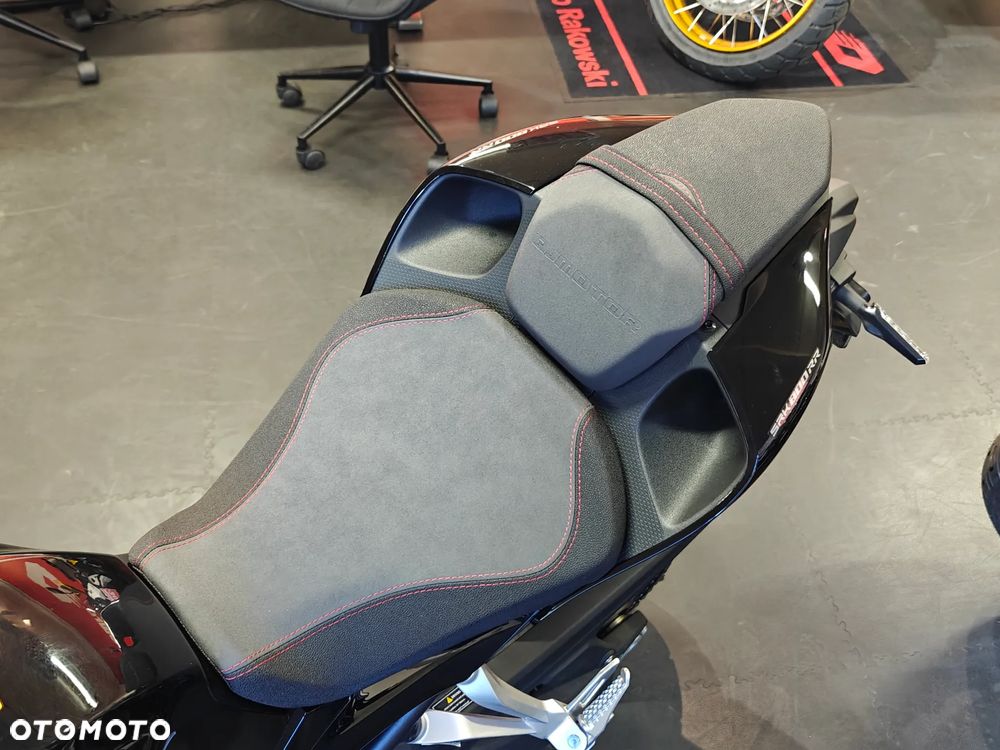 QJMOTOR SRK 800RR - 23