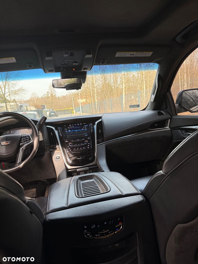 Cadillac Escalade - 5