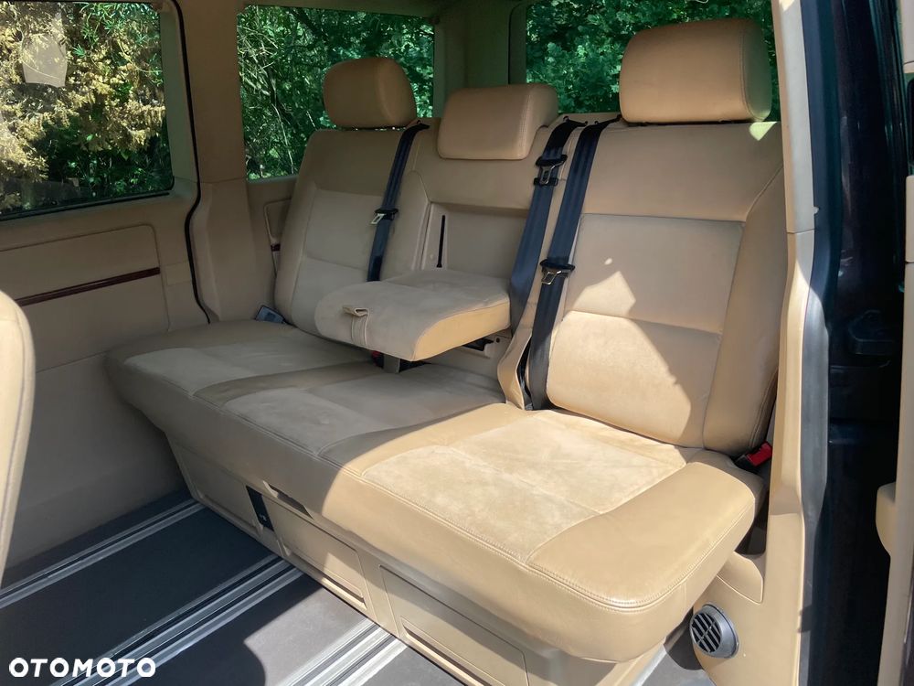 Volkswagen Multivan - 12