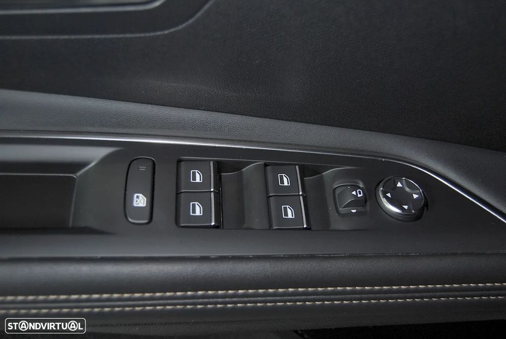 Peugeot 3008 1.6 Hybrid GT e-EAT8 - 27