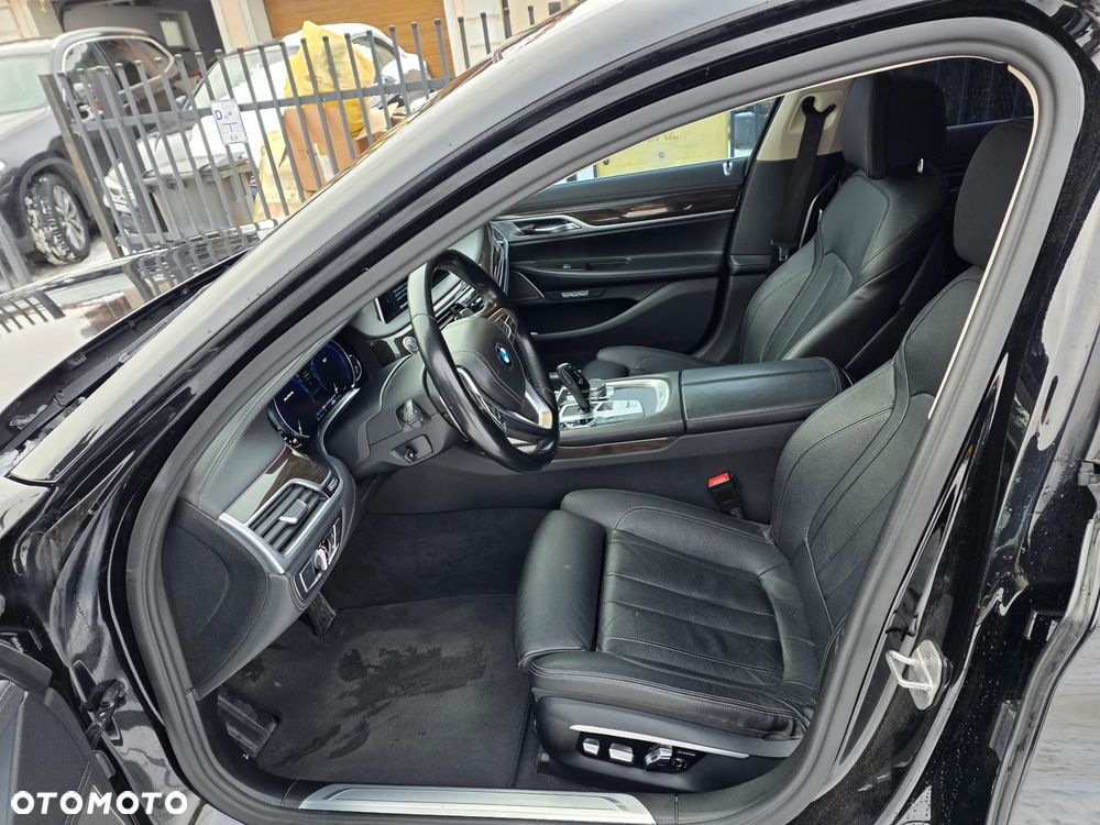 BMW Seria 7 740Li - 38