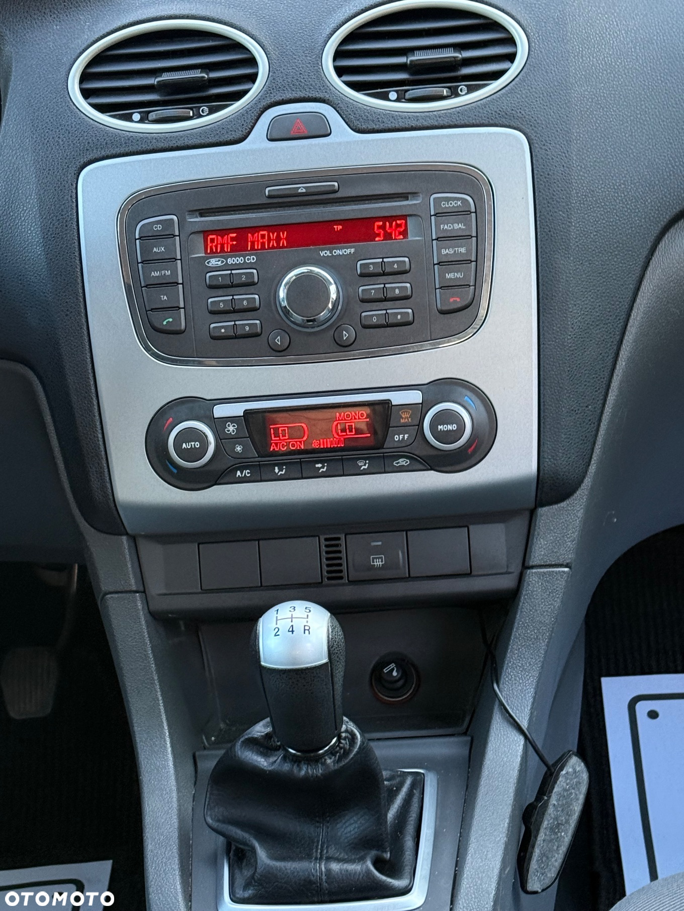 Ford Focus 1.6 16V Style+ - 11
