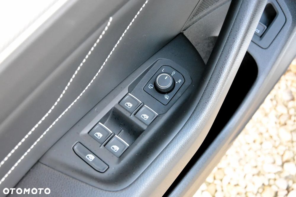 Volkswagen Passat 2.0 TSI Elegance DSG - 19