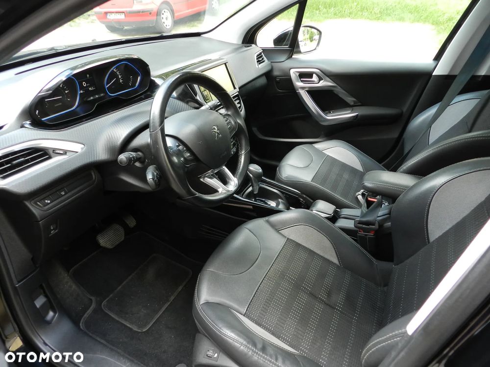 Peugeot 2008 1.2 Pure Tech GPF Style S&S EAT6 - 6