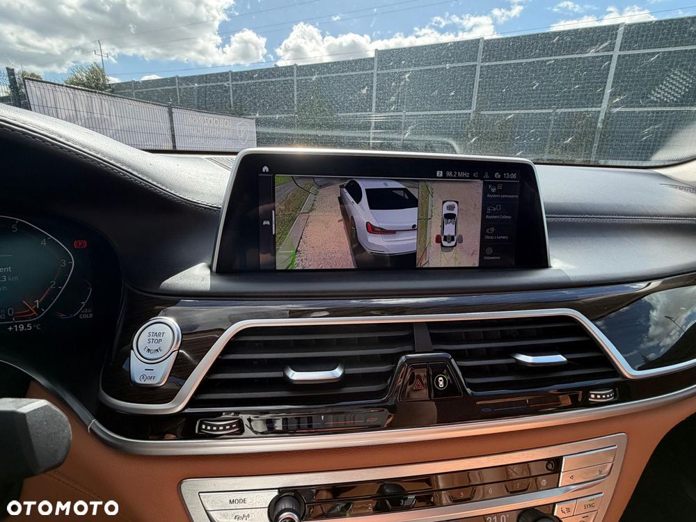 BMW Seria 7 750Li xDrive sport - 14
