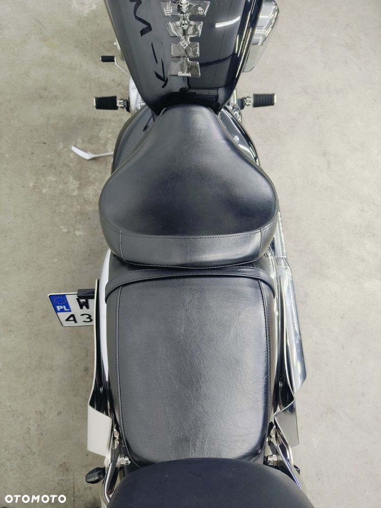 Suzuki Intruder - 12