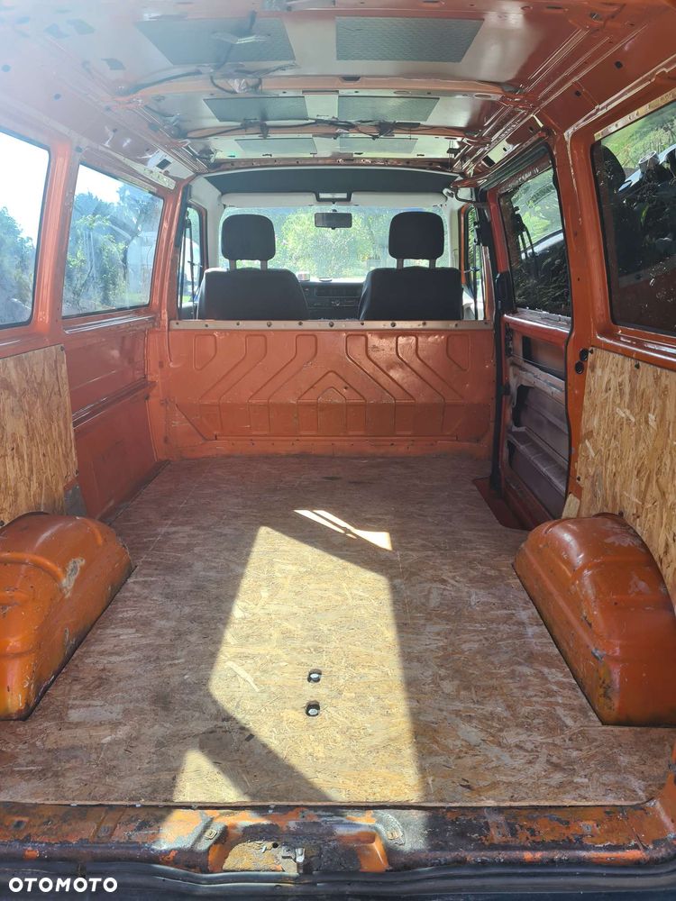 Volkswagen Transporter - 8