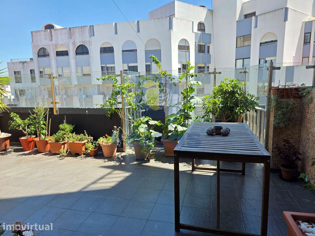 Apartamento T3 Duplex com Terraço e Vista desafogada no Centro das Cal - Grande imagem: 2/29
