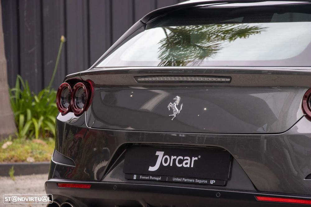 Ferrari GTC4 Lusso - 11