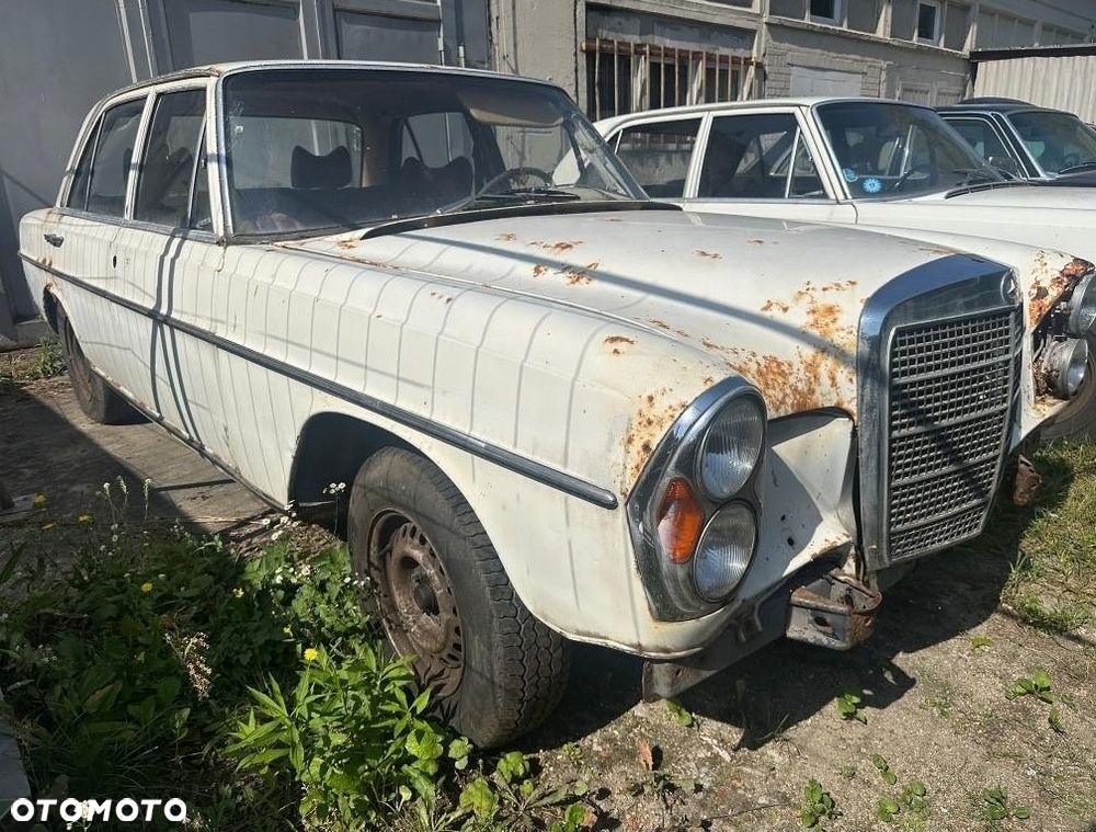 Mercedes-Benz 280 - 1