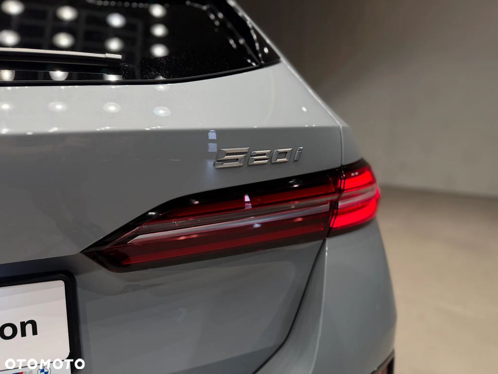 BMW Seria 5 520i mHEV - 33