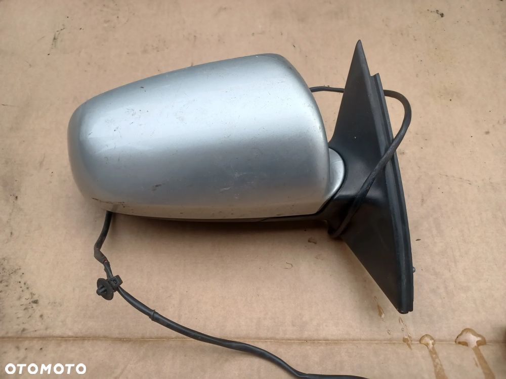 LUSTERKO PRAWE AUDI A4 B7 5PIN - 4