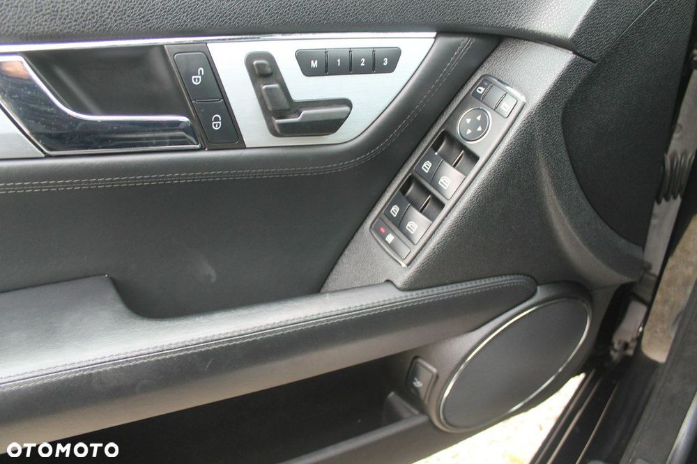 Mercedes-Benz Klasa C 63 AMG - 22