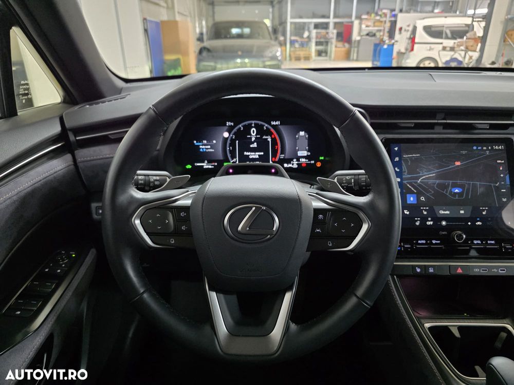 Lexus LBX - 9