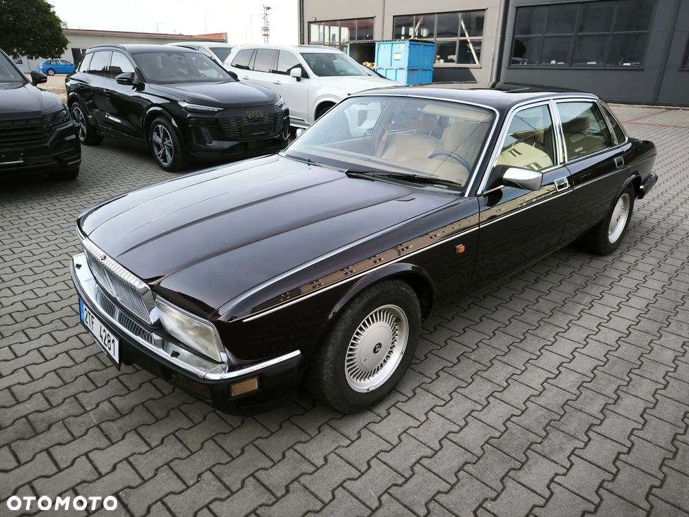 Jaguar Daimler Double Six - 1